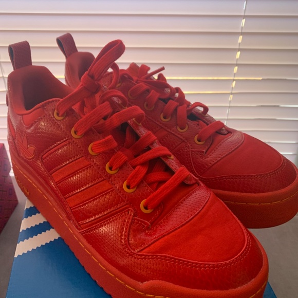 Adidas - Picture 2 of 4